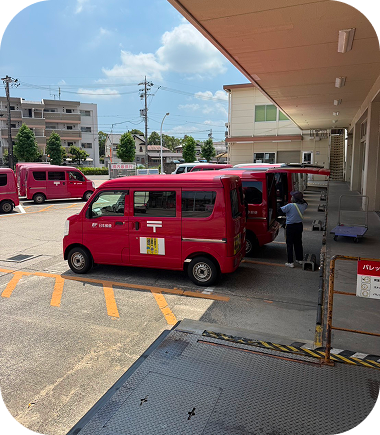 配送準備をするスタッフ